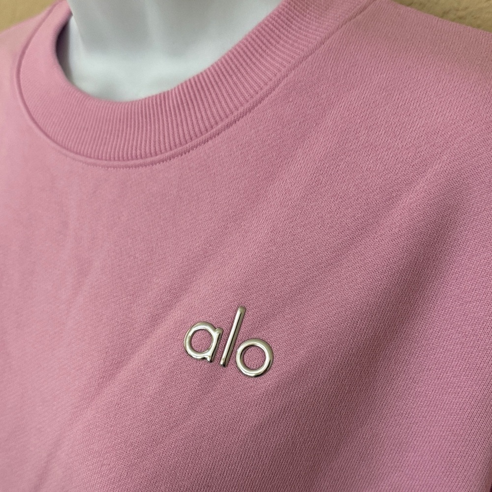 ALO Yoga 🩷 Accolade Crew Neck Pullover Candy Heart Pink XS NWT - Picture 2 of 6